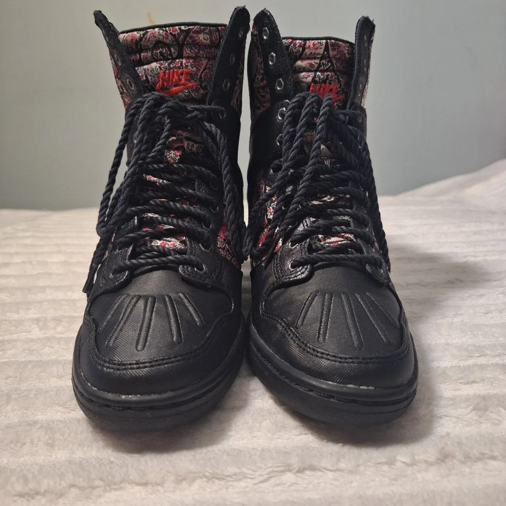 Nike Sky High Dunk Liberty Of London Sneaker Boot Womens 7.5 Red Bandana Blk